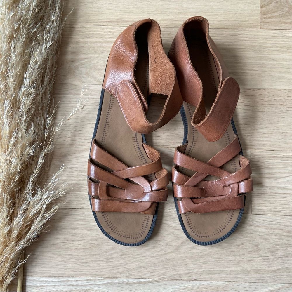 Vintage Hunt Club Tan Leather Sandals